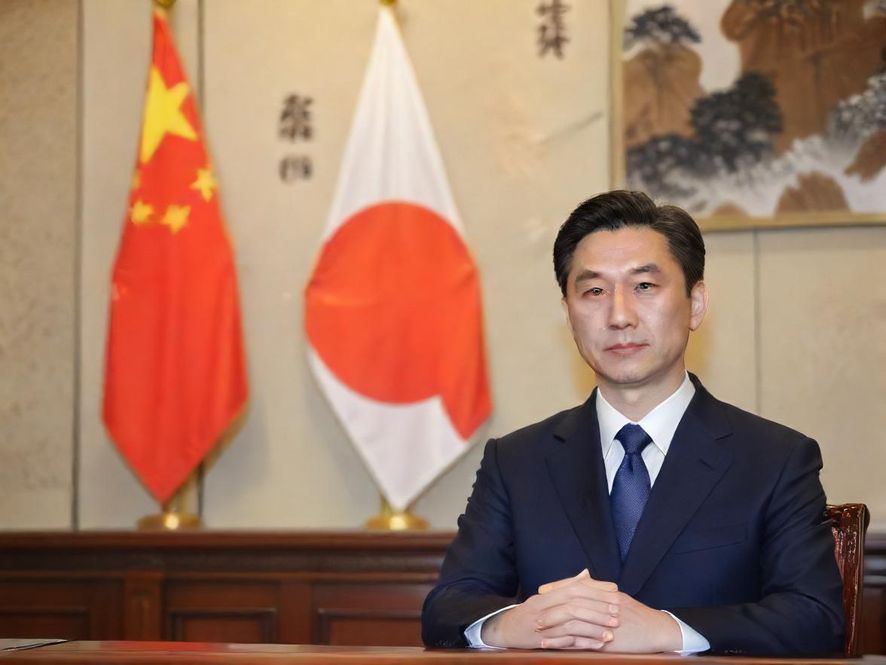 广佛一家奢华按摩房,柔和的灯光营造出私密雅致的氛围,现代会所设计风格。